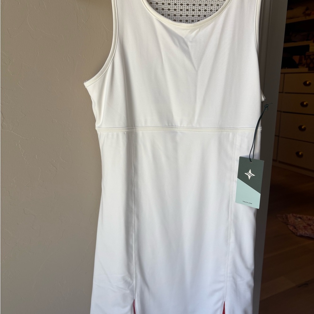 Chic White Sleeveless Dress